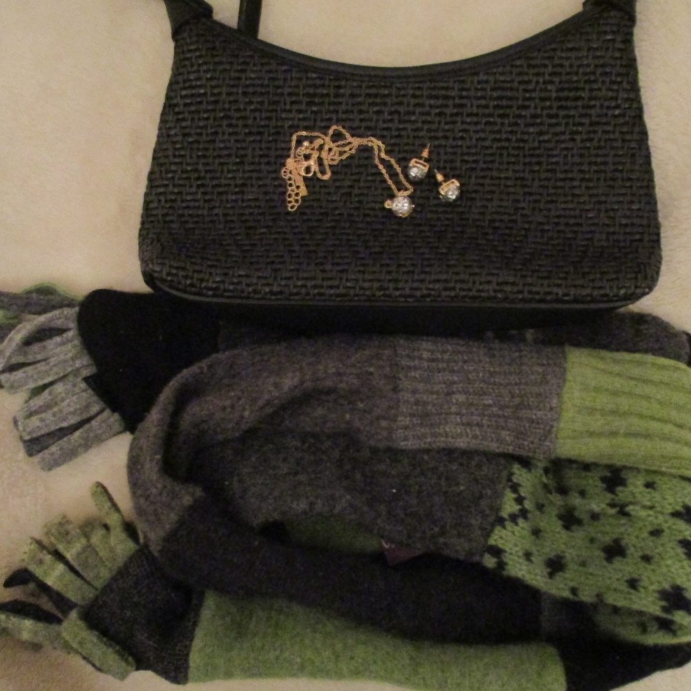 Fossil Handbag, NWTs Baabaazuzu Scarf, Jewelry Set